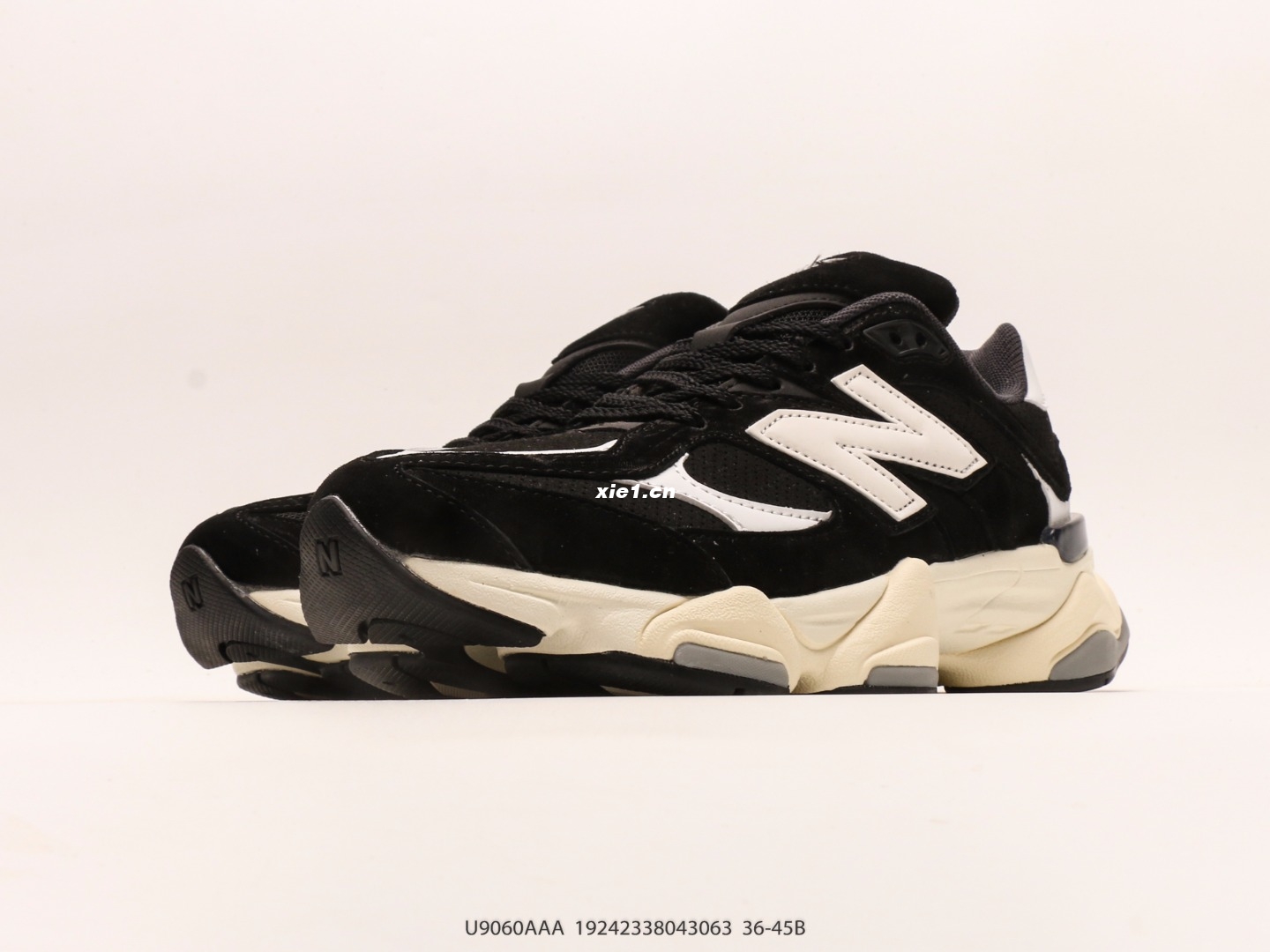 New Balance NB 9060 retro single product shoes, using a large area of mesh and suede material to cover the shoe body, restoring the classic temperament. Equipped with ABZORB shock absorption technology, made of foam polyester, the upper foot can effective